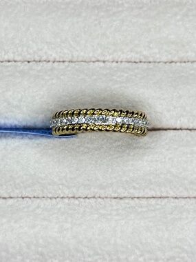 R063 | Natural Diamond Twisted Band Ring